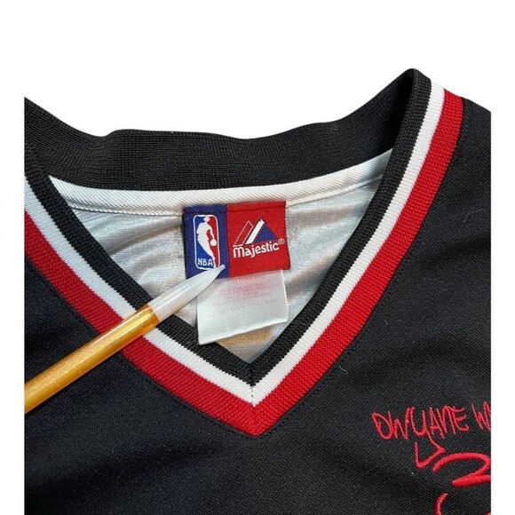 Majestic Miami Heat #3 Dwyane Wade Basketball Jersey Youth Size 14/16 NBA - Picture 3 of 8